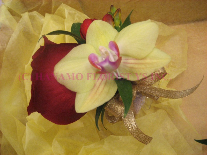 CORS020 Golden Anniversary Wrist Corsage